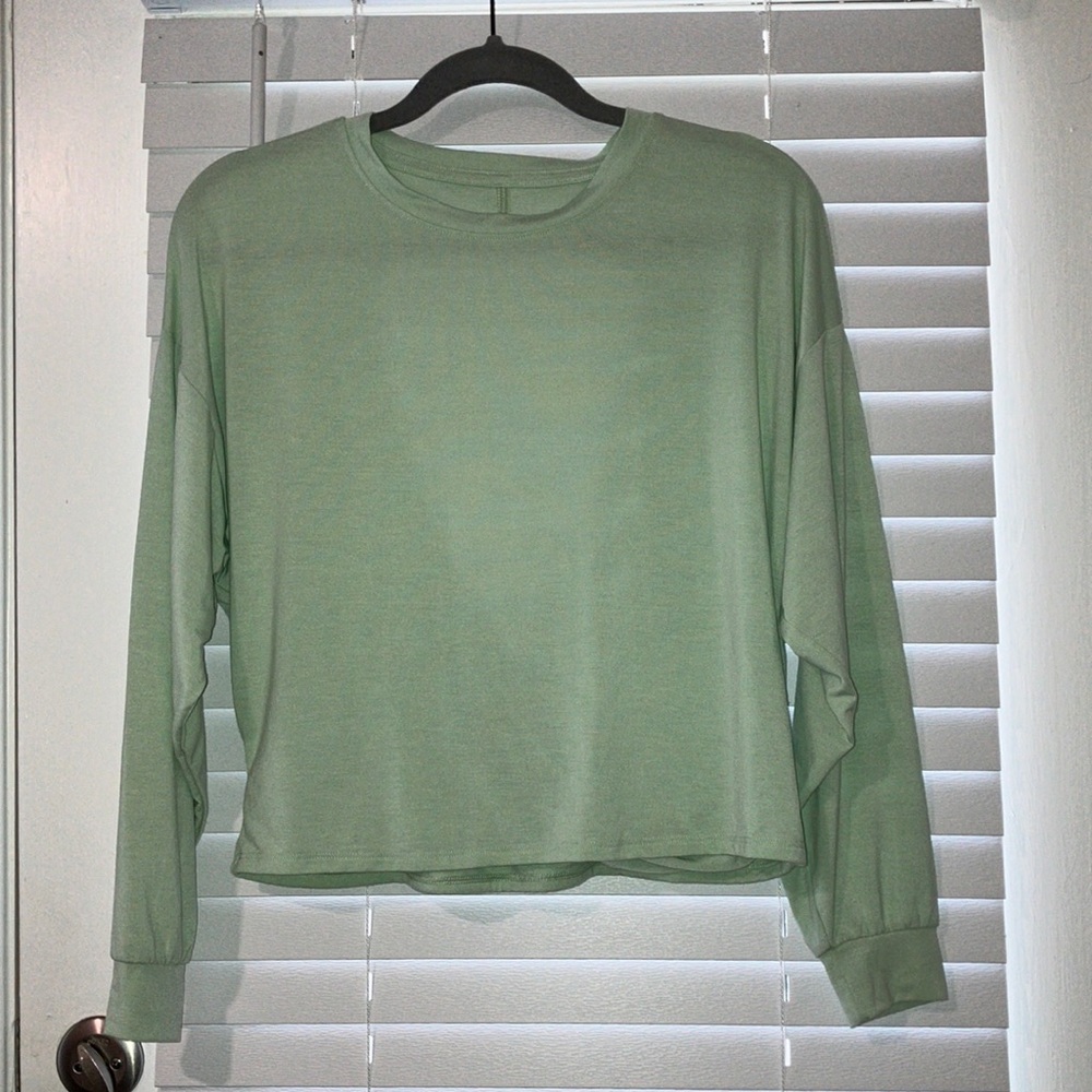 $7 Sale! EUC Mint Athletic Top